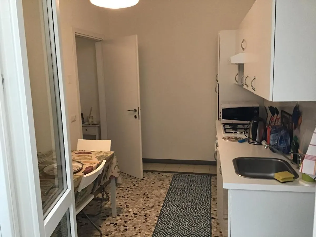 A Due Passi Da Giulietta-Casa Montecchi Verona